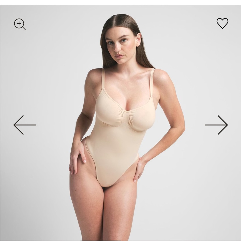 SKIMS SEAMLESS SCULPT LOW BACK THONG BODYSUIT- NEW- never worn- size Medium